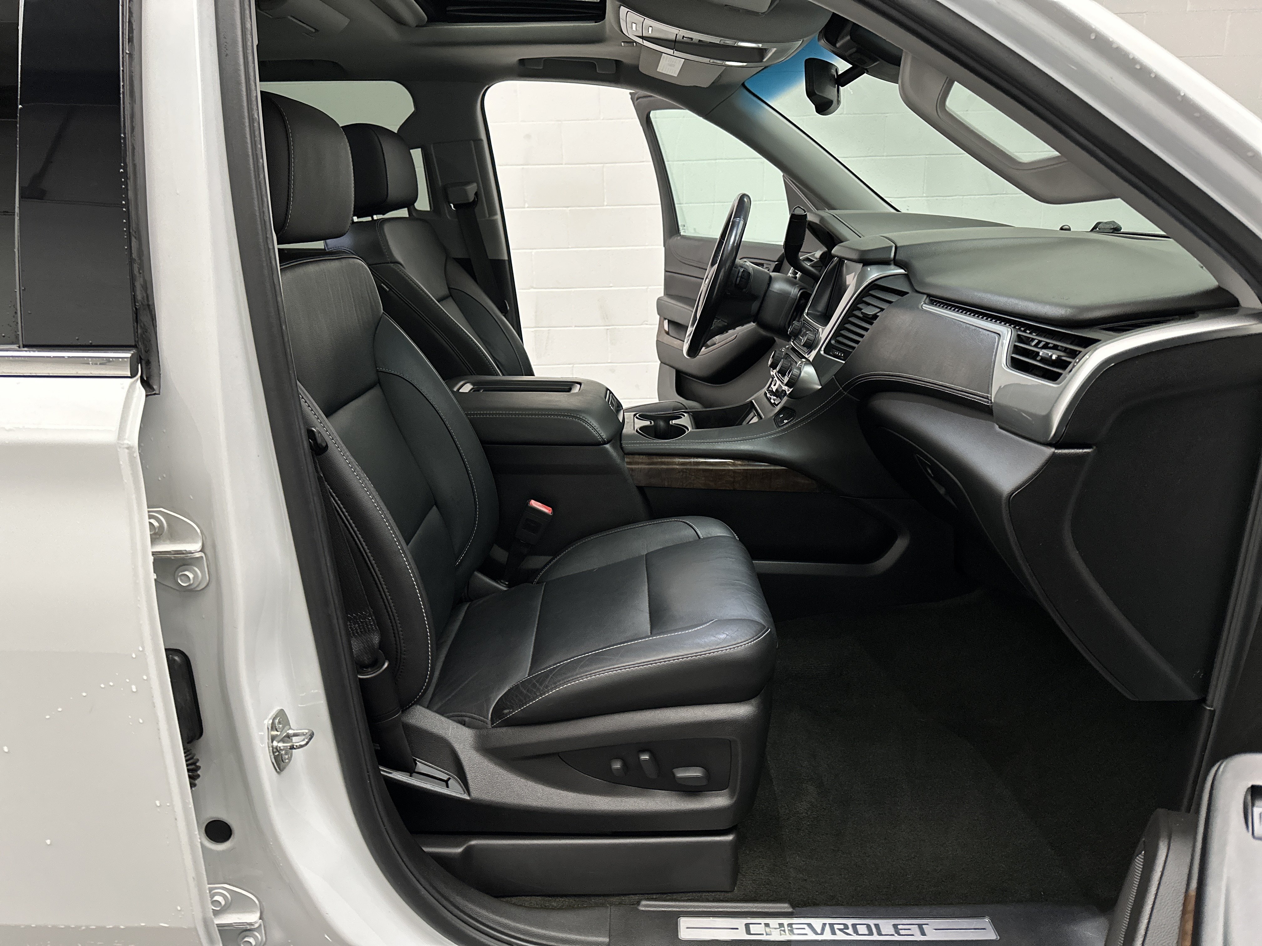 Used 2018 Chevrolet Tahoe LT w/ LT Signature Package AWD/4WD image 28