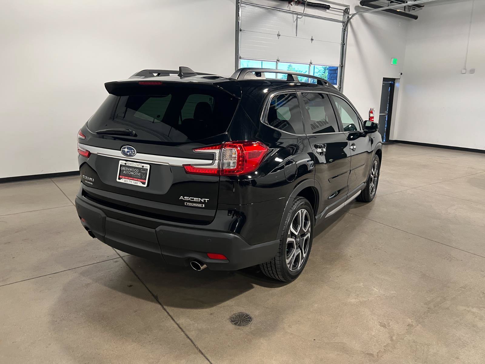 Used 2024 Subaru Ascent Touring AWD/4WD image 3