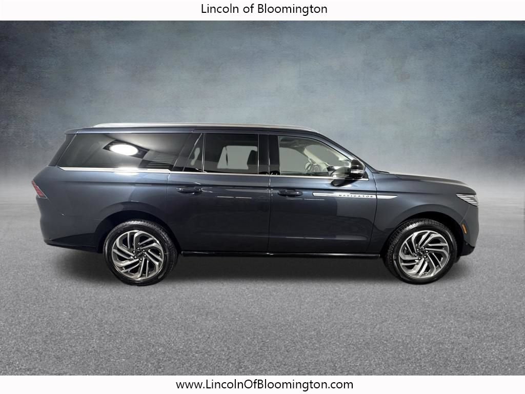 Used 2025 Lincoln Navigator L Reserve AWD/4WD image 8