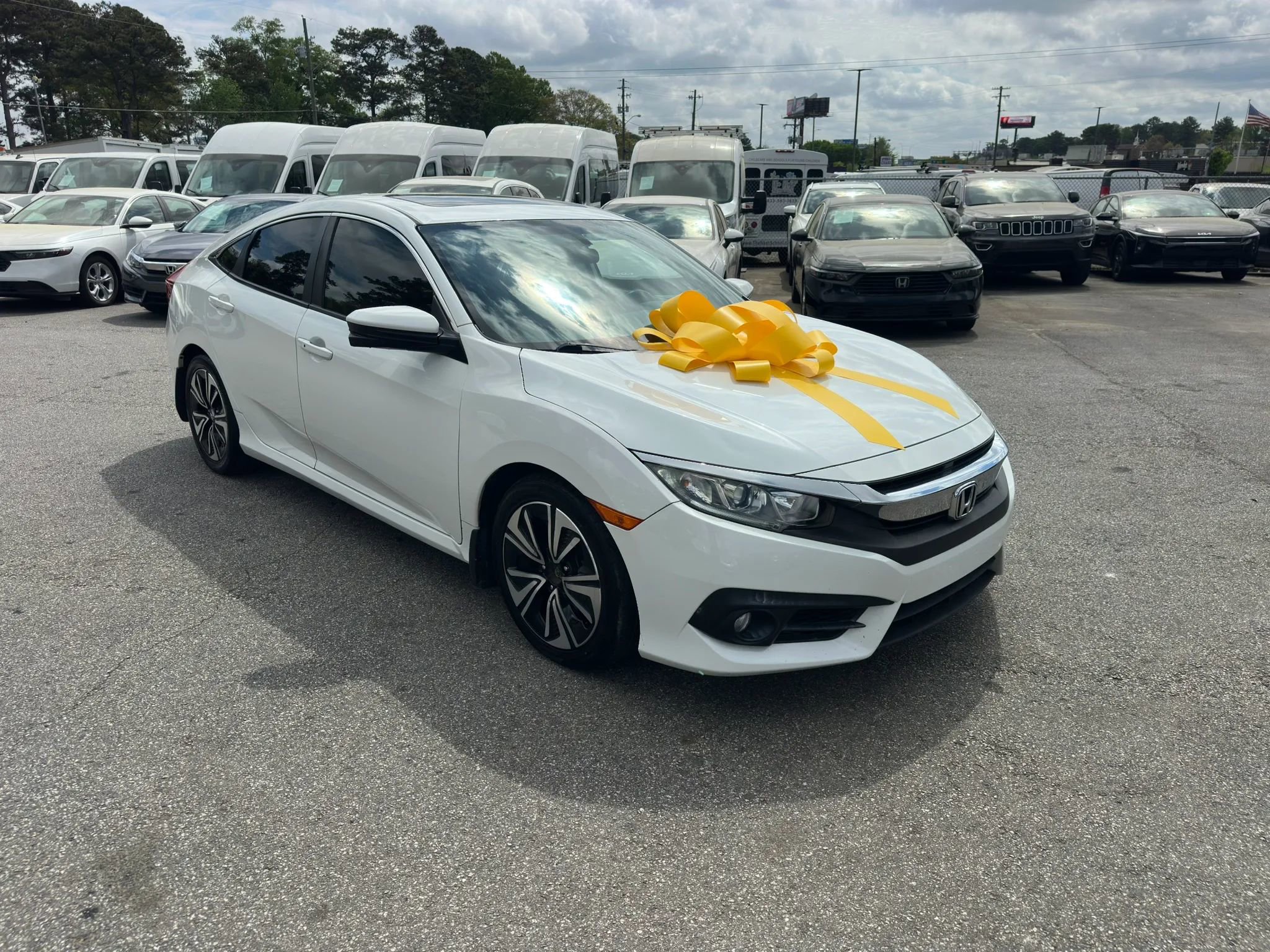 Used 2018 Honda Civic EX-T image 11