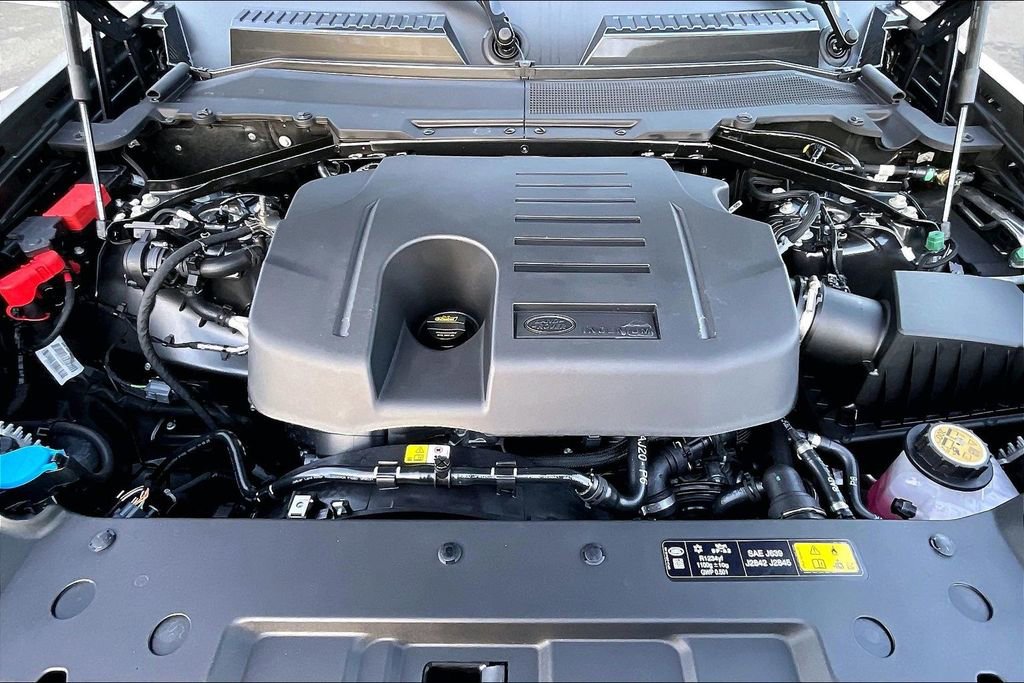 New 2026 Land Rover Defender 130 X-Dynamic SE image 11