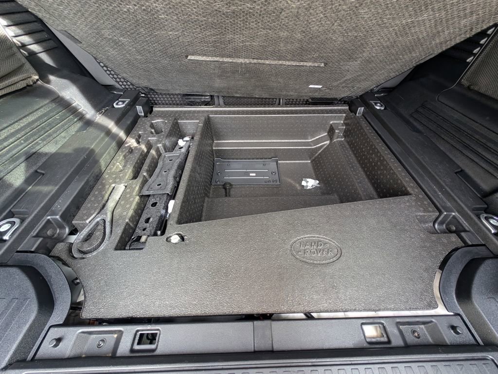 Used 2024 Land Rover Defender 110 S image 46