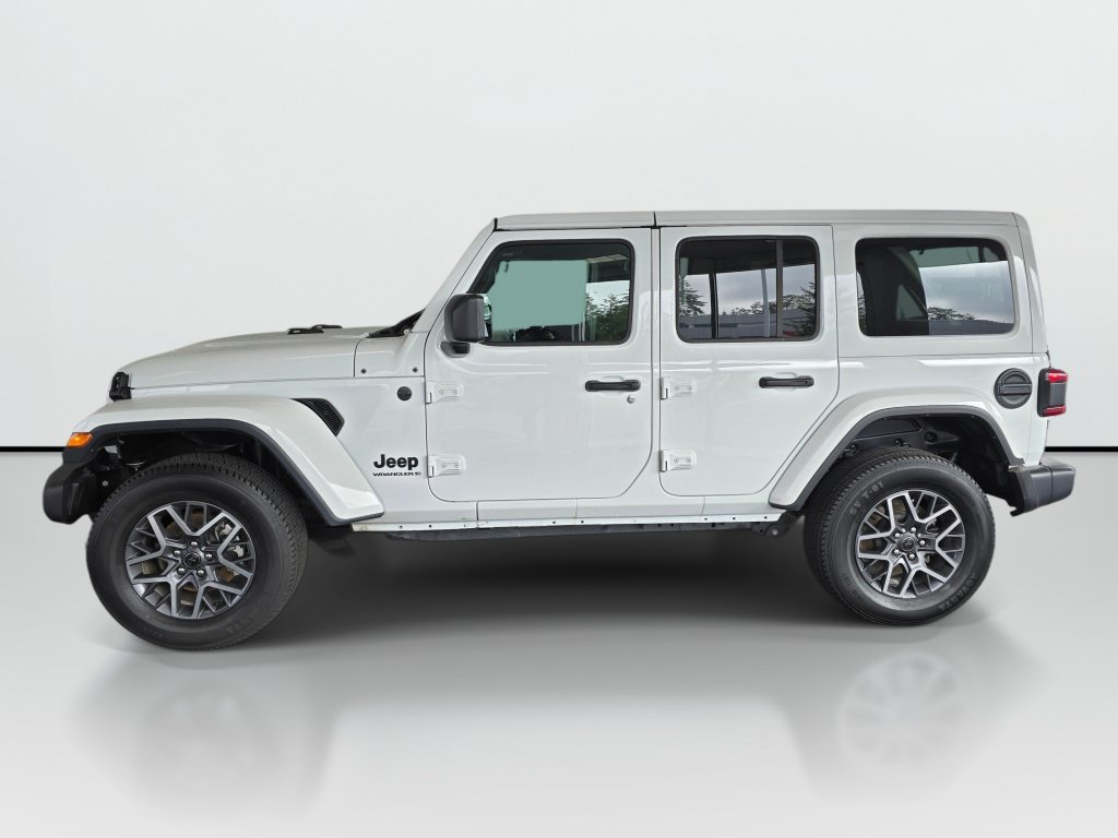 Used 2025 Jeep Wrangler Unlimited Sahara AWD/4WD image 2