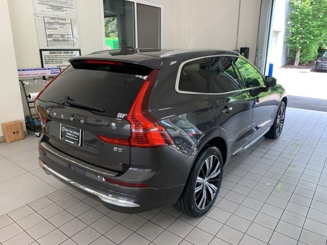 Certified 2022 Volvo XC60 B5 Inscription w/ Climate Package image 4