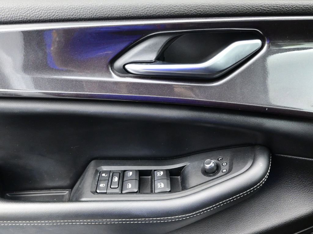 Used 2023 Jeep Grand Cherokee L Laredo image 17