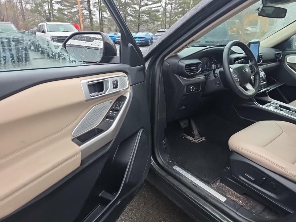 Certified 2023 Ford Explorer Limited w/ Limited Technology Package AWD/4WD image 9