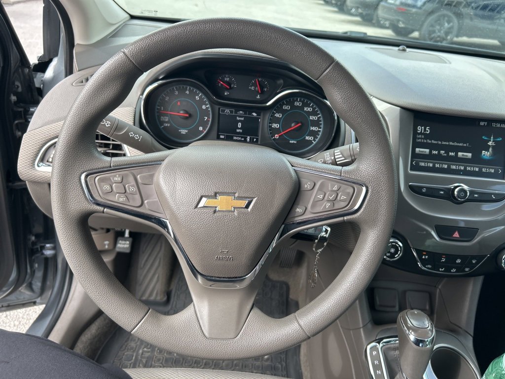 Used 2018 Chevrolet Cruze LT image 16