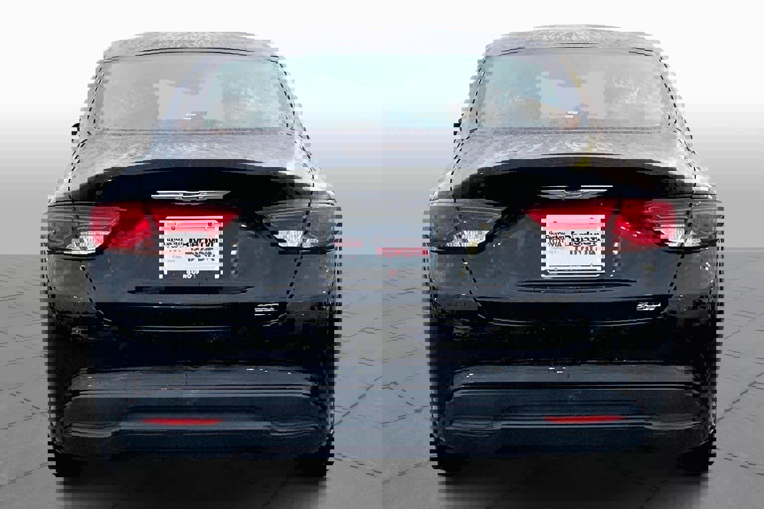 Used 2015 Chrysler 200 LX image 4