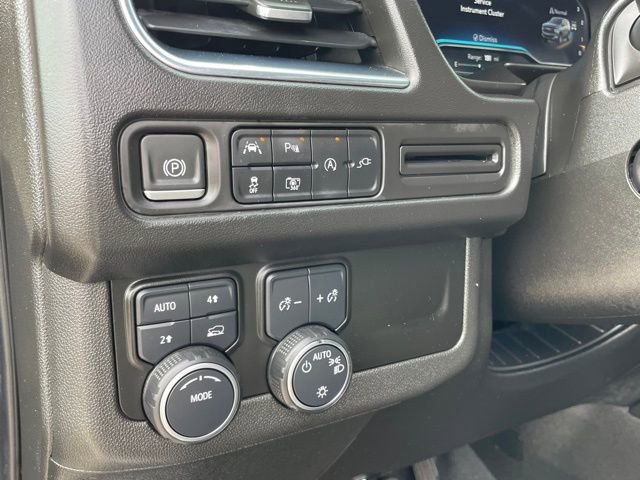 Used 2022 Chevrolet Suburban RST w/ Luxury Package image 17