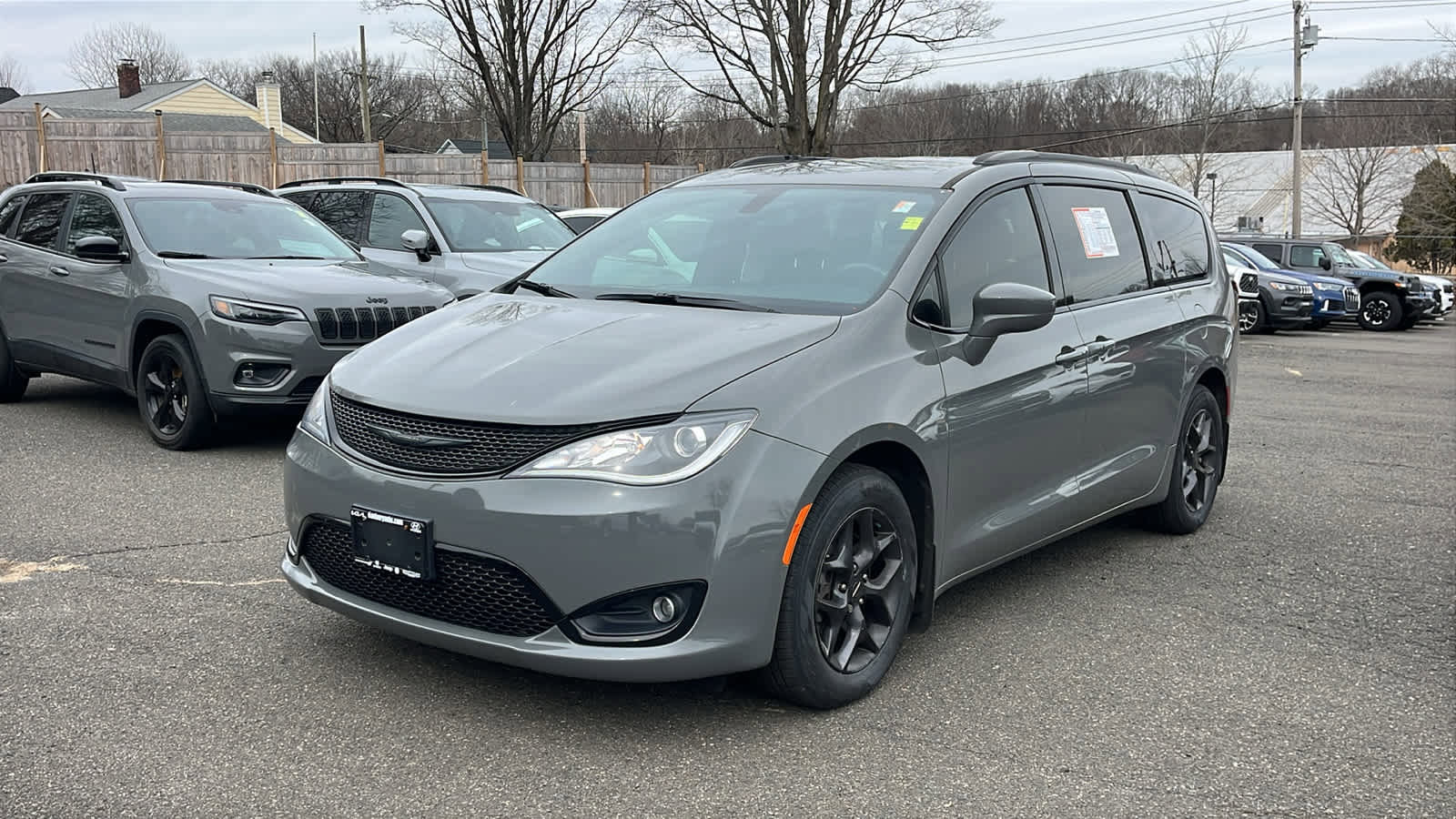 Used 2020 Chrysler Pacifica Touring-L w/ S Appearance Package image 3