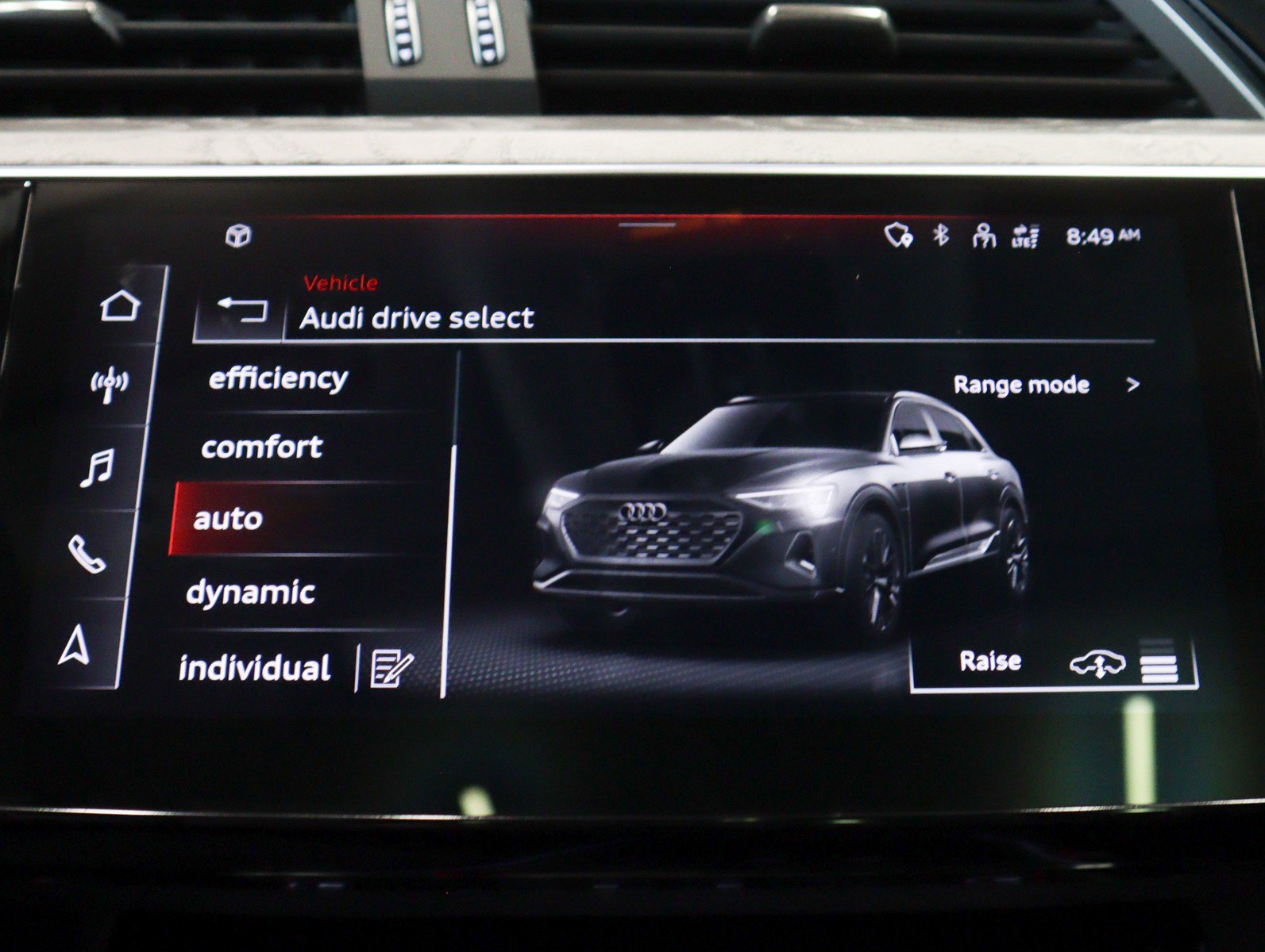 Used 2024 Audi Q8 e-tron Prestige image 22