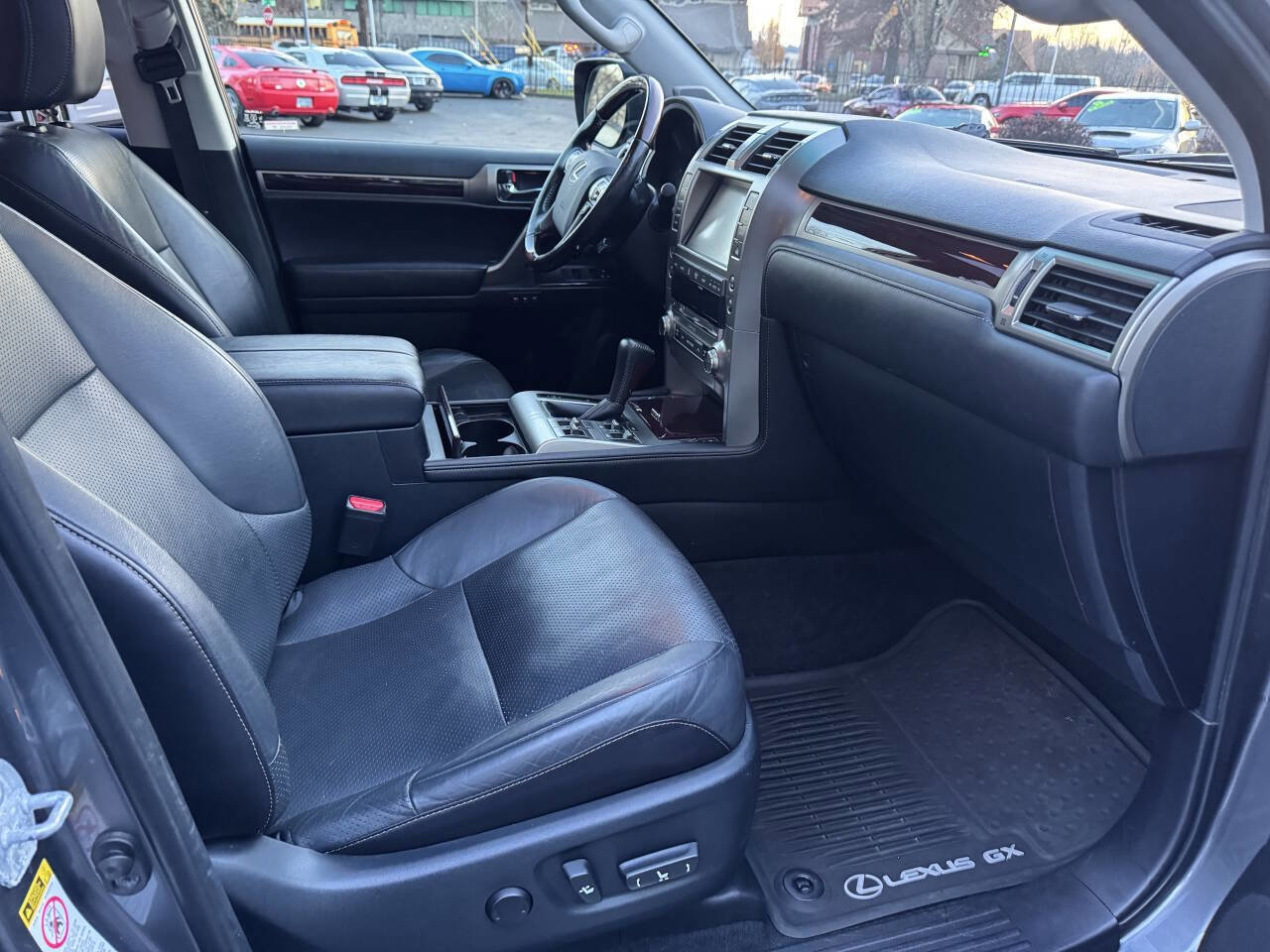 Used 2017 Lexus GX 460 Luxury w/ Preferred Accessory Package image 16