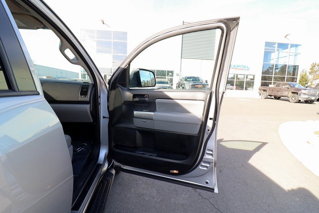 Used 2018 Toyota Sequoia SR5 image 40