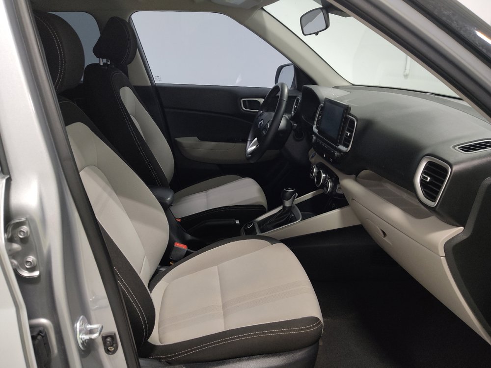 Used 2025 Hyundai Venue SEL FWD image 21