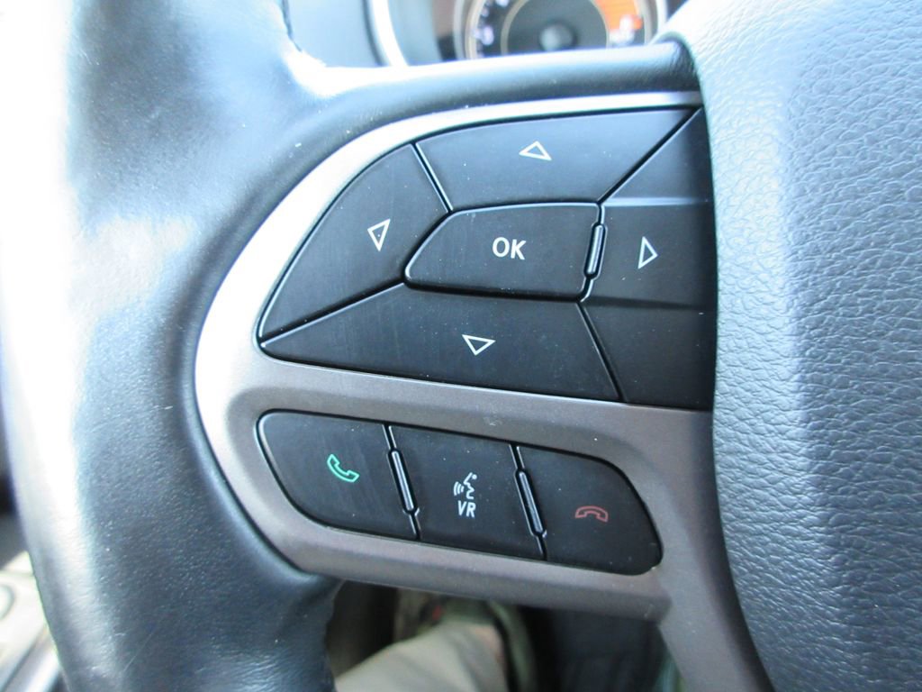 Used 2019 Jeep Cherokee Limited w/ Luxury Group image 28