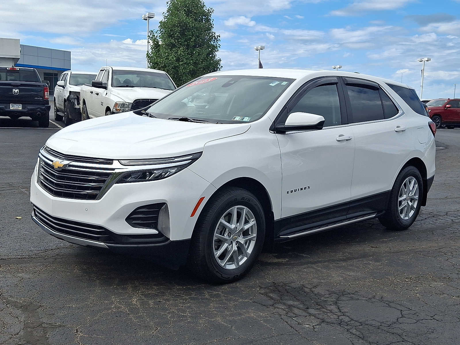 Used 2023 Chevrolet Equinox LT AWD/4WD image 3