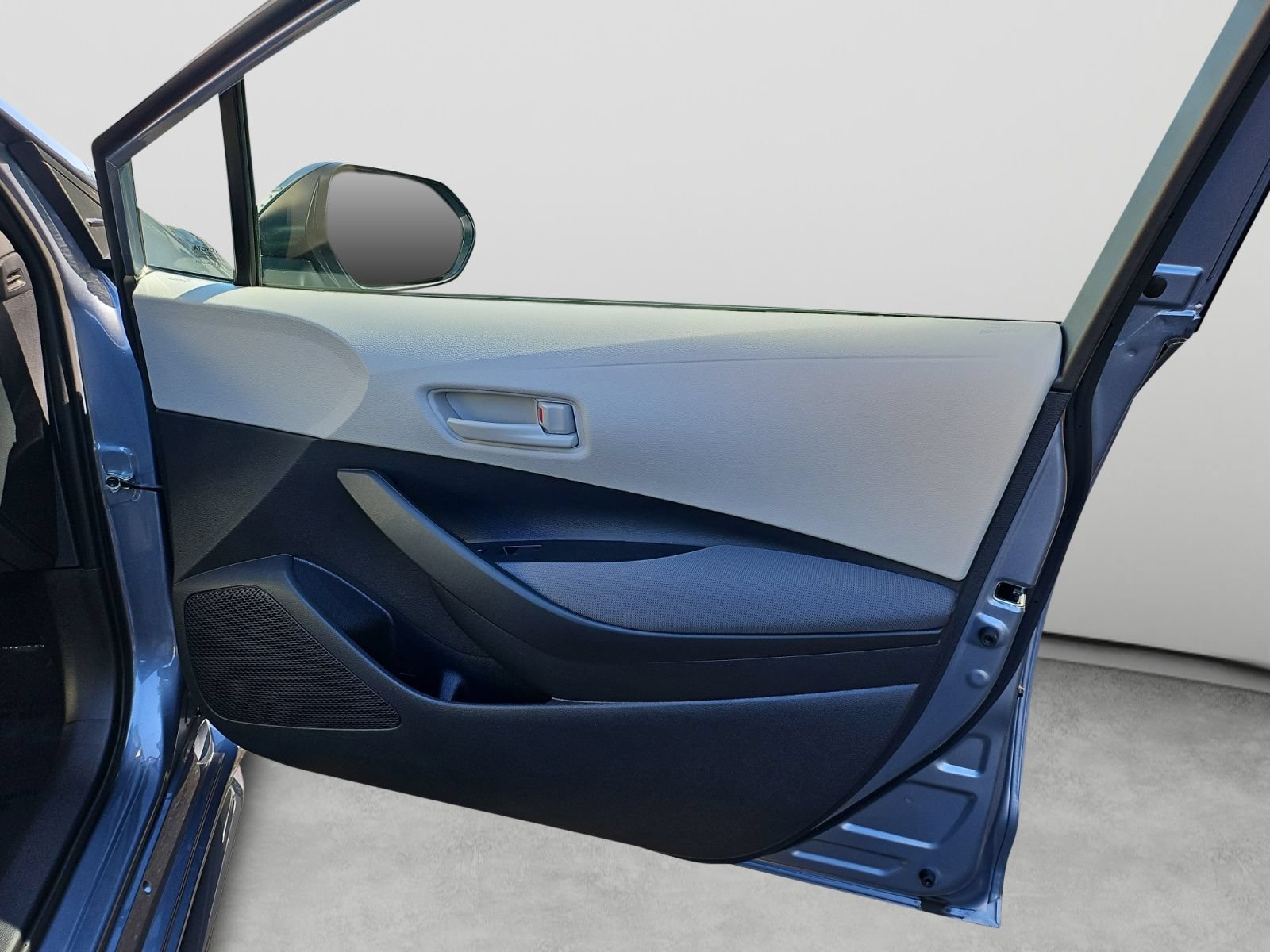 Used 2025 Toyota Corolla LE w/ Convenience Package FWD image 36