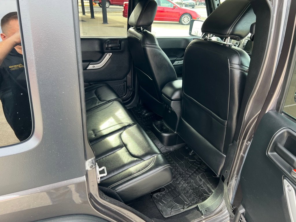 Used 2016 Jeep Wrangler Unlimited Rubicon w/ Connectivity Group image 15