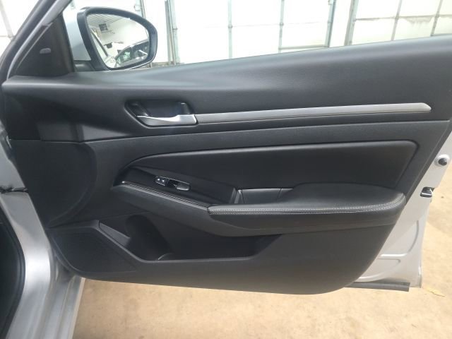 Used 2023 Nissan Altima 2.5 SV image 5