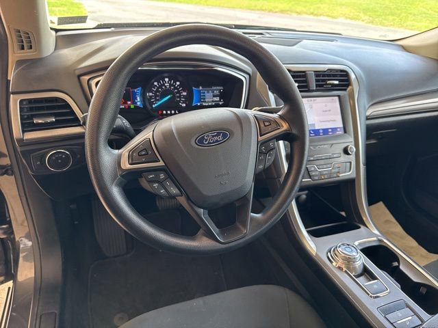 Used 2020 Ford Fusion SE image 11