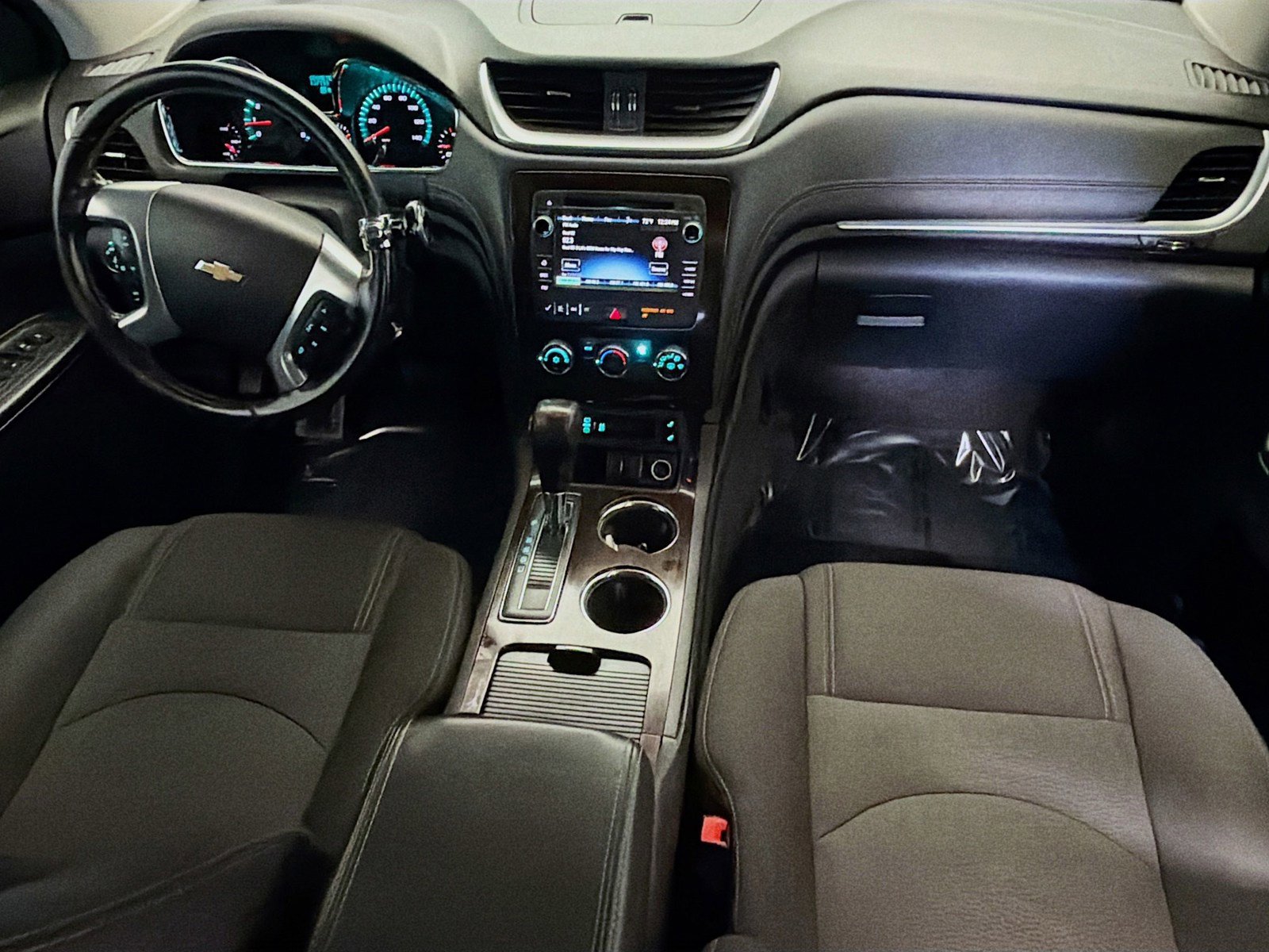Used 2017 Chevrolet Traverse LT w/ Style and Technology Package FWD image 12