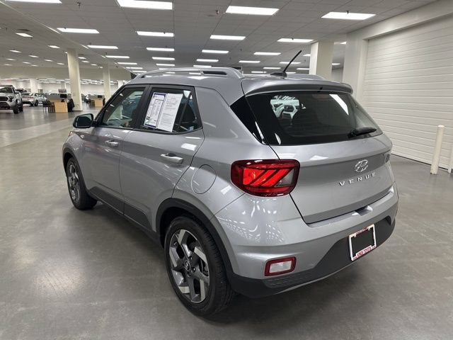 Used 2024 Hyundai Venue SEL FWD image 5