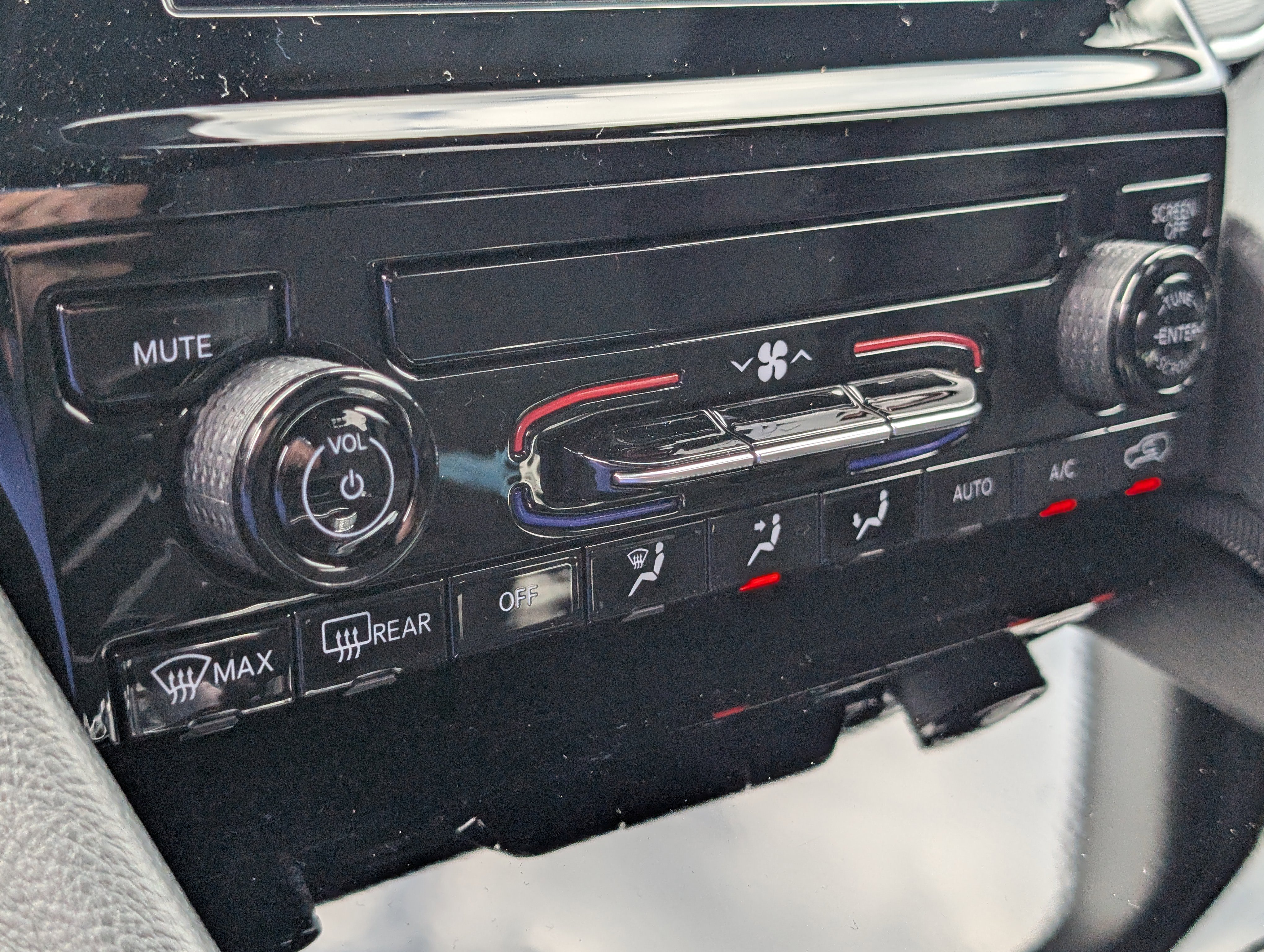 New 2025 Jeep Grand Cherokee L Laredo image 17