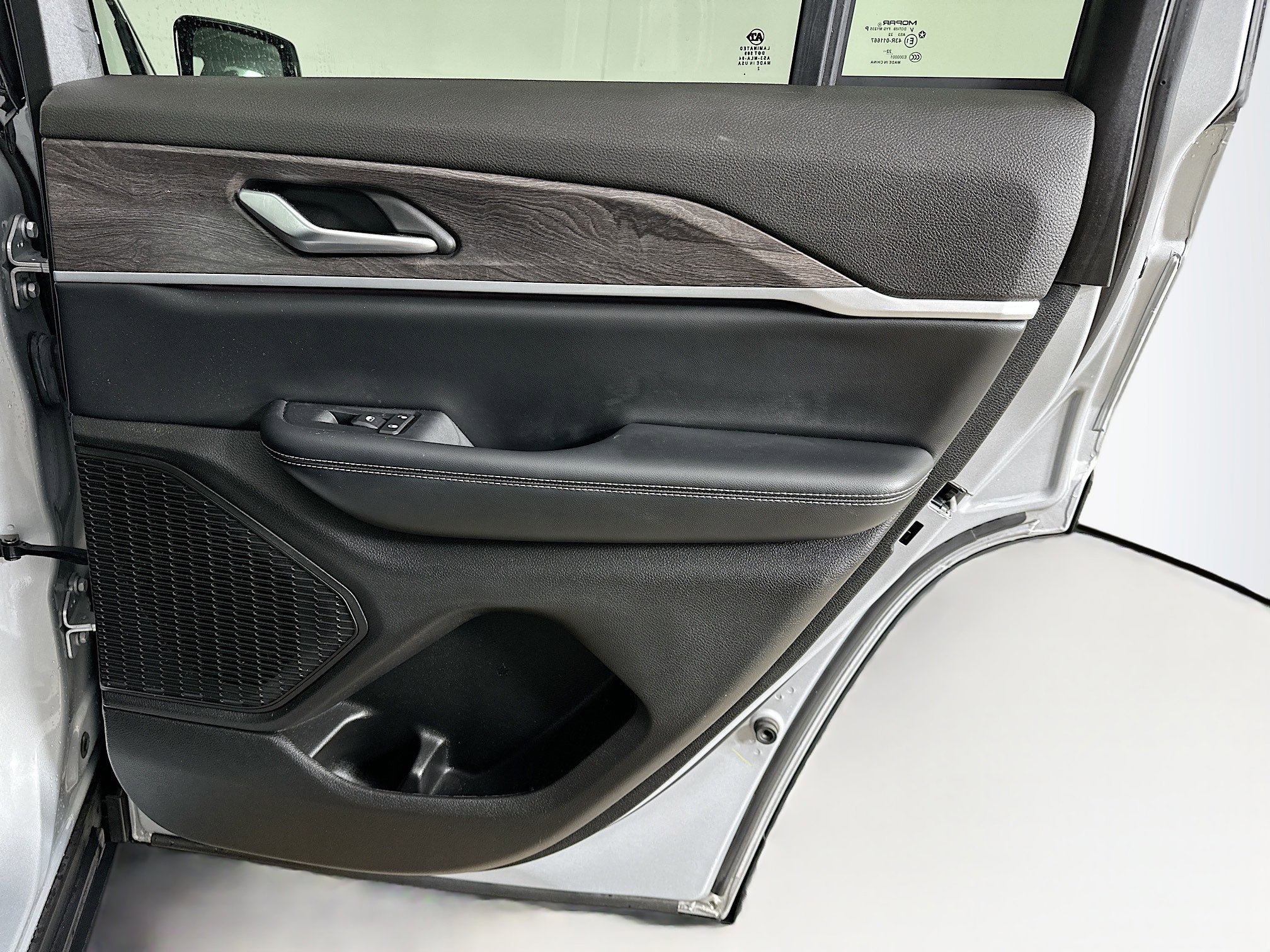 Used 2023 Jeep Grand Cherokee Limited image 32