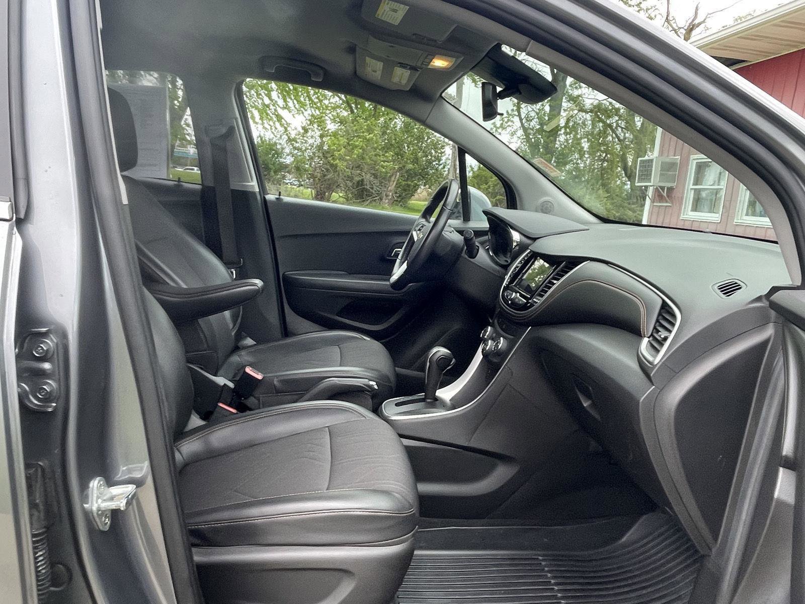 Used 2019 Chevrolet Trax LT w/ LT Convenience Package AWD/4WD image 25