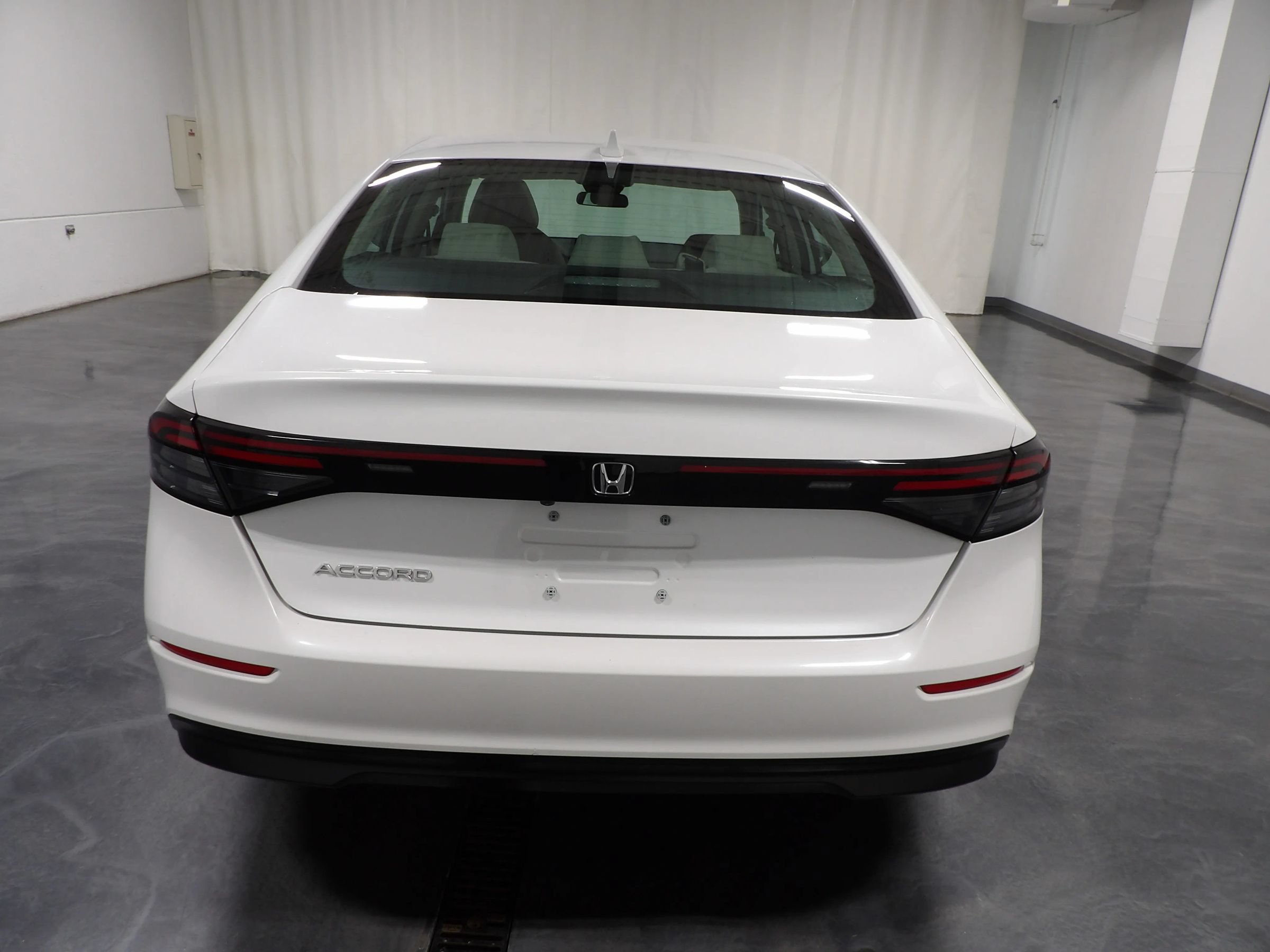 Used 2023 Honda Accord EX image 7