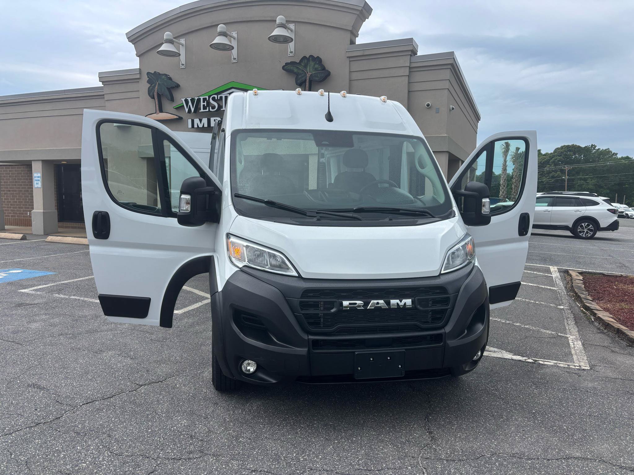 Used 2024 RAM ProMaster 2500 w/ Convenience Group FWD image 20