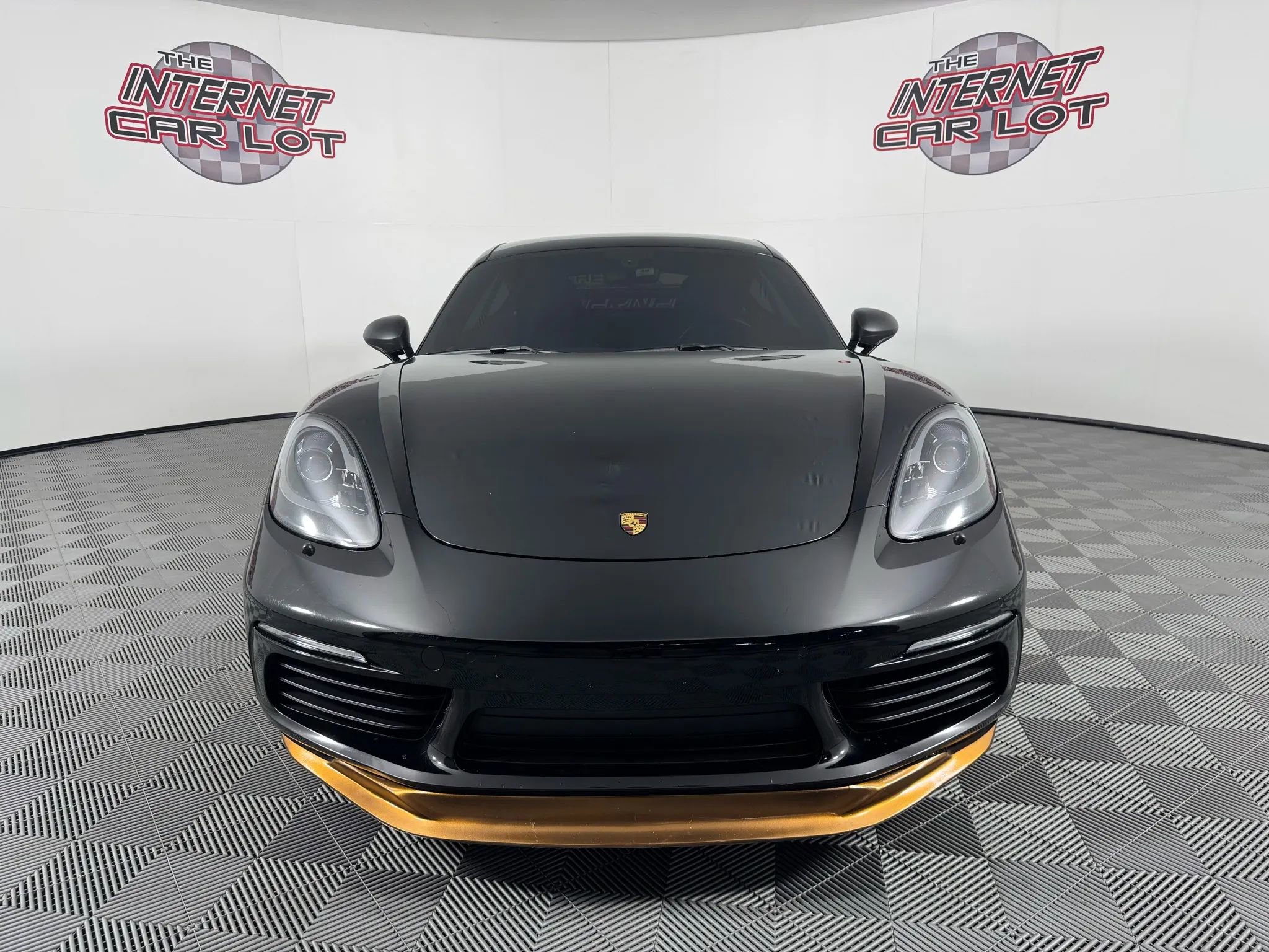 Used 2018 Porsche 718 Cayman image 2