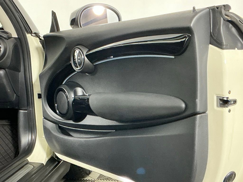 Used 2023 MINI Cooper 2-Door Hardtop image 28