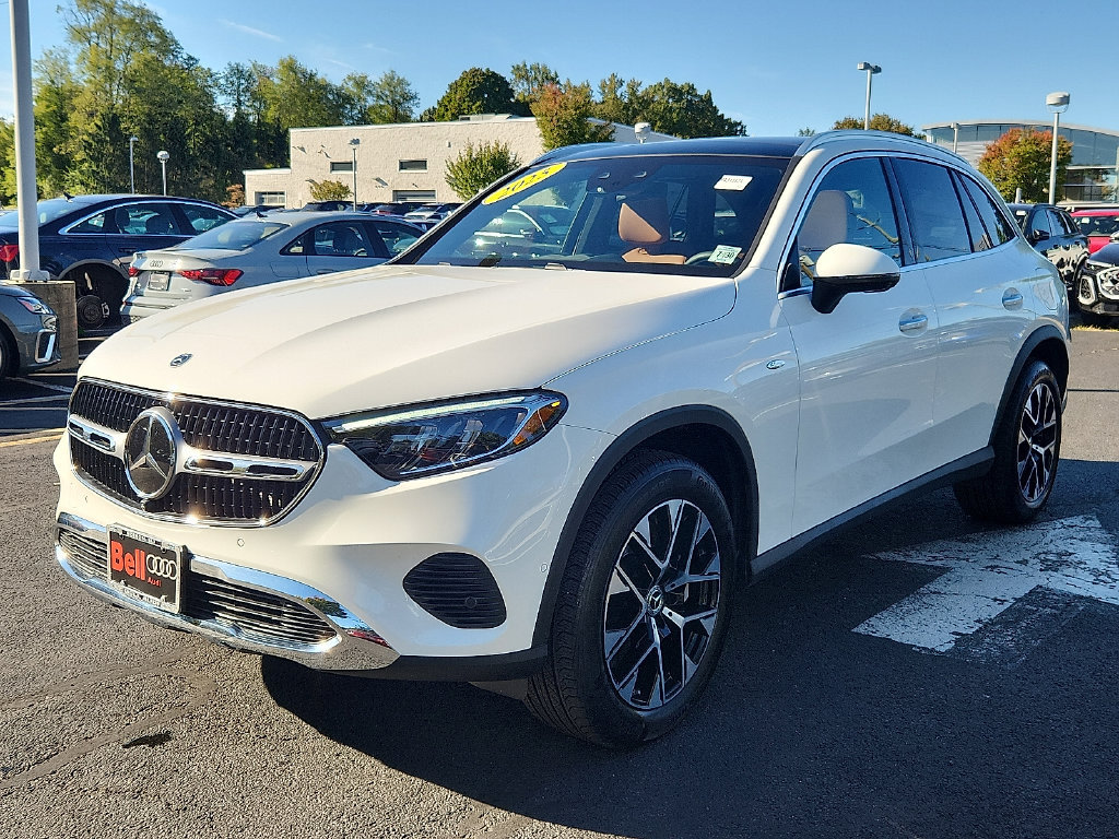 Used 2025 Mercedes-Benz GLC 350e 4MATIC image 9