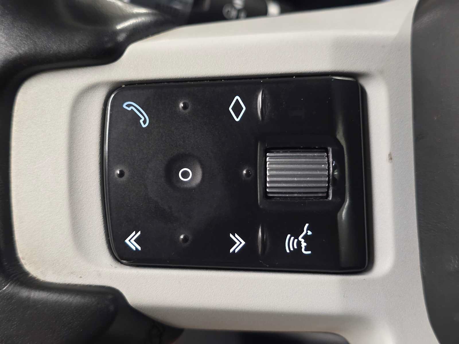 Used 2020 Land Rover Defender 110 HSE AWD/4WD image 32