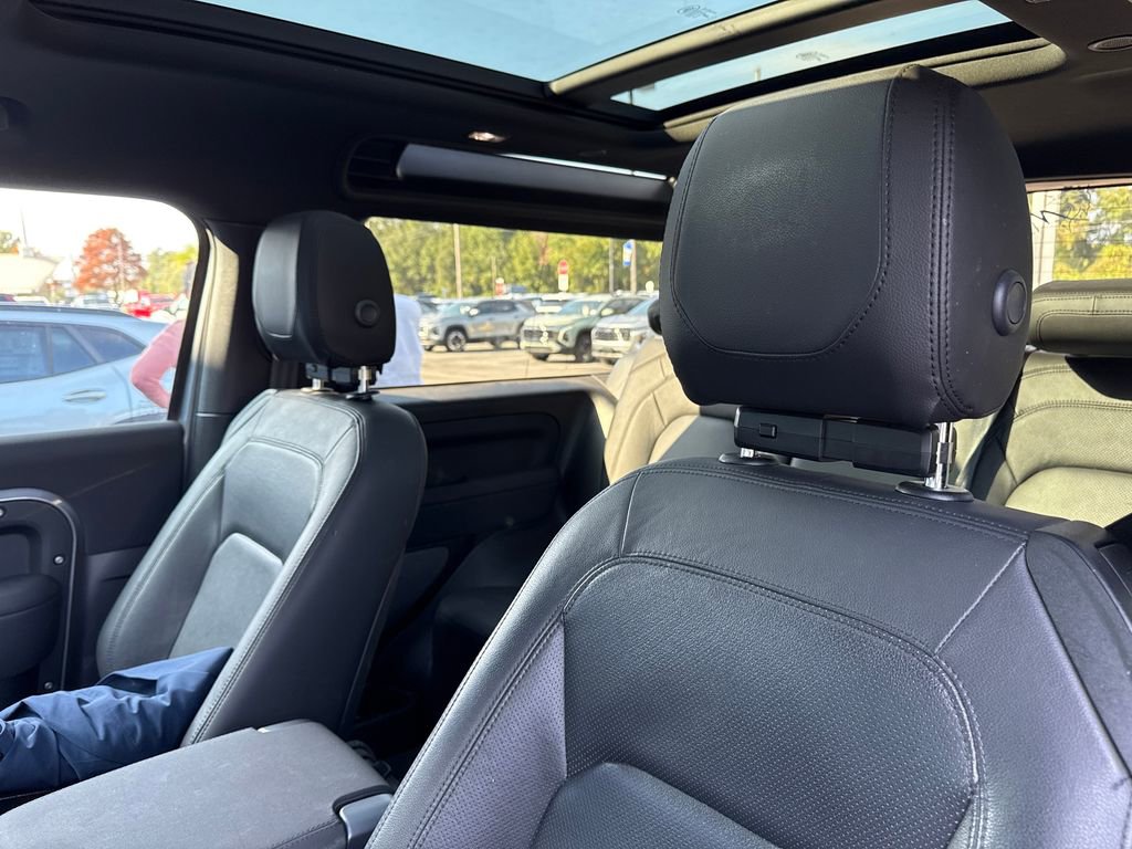 Used 2023 Land Rover Defender 90 S image 55