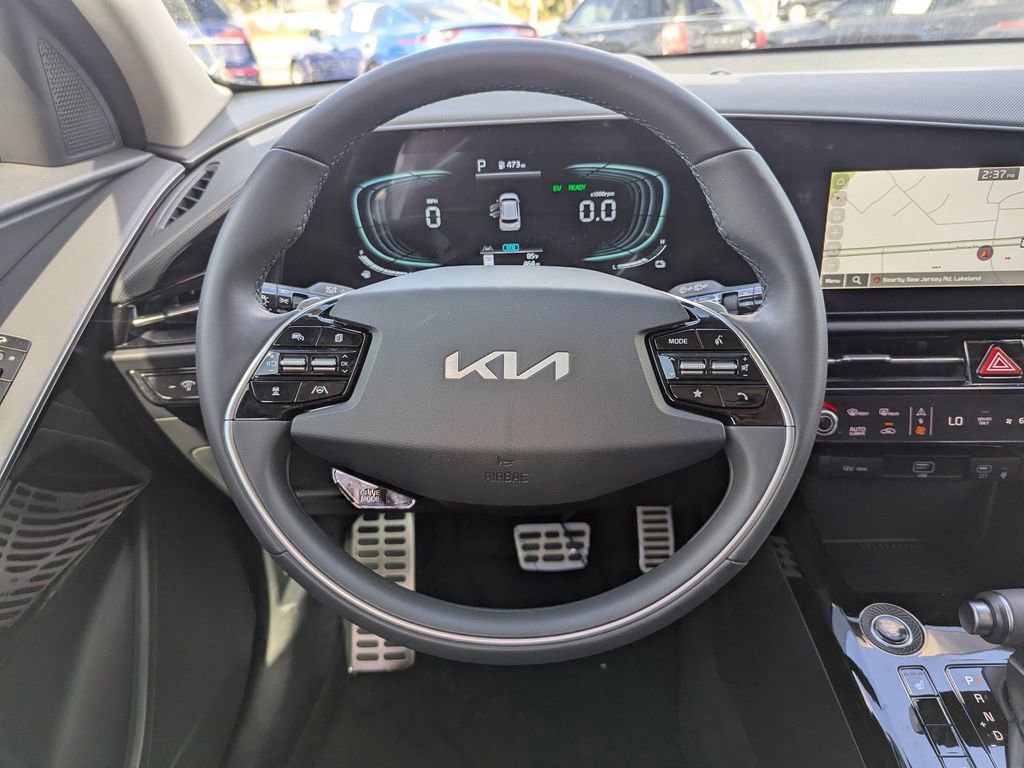 Used 2025 Kia Niro EX Touring image 11