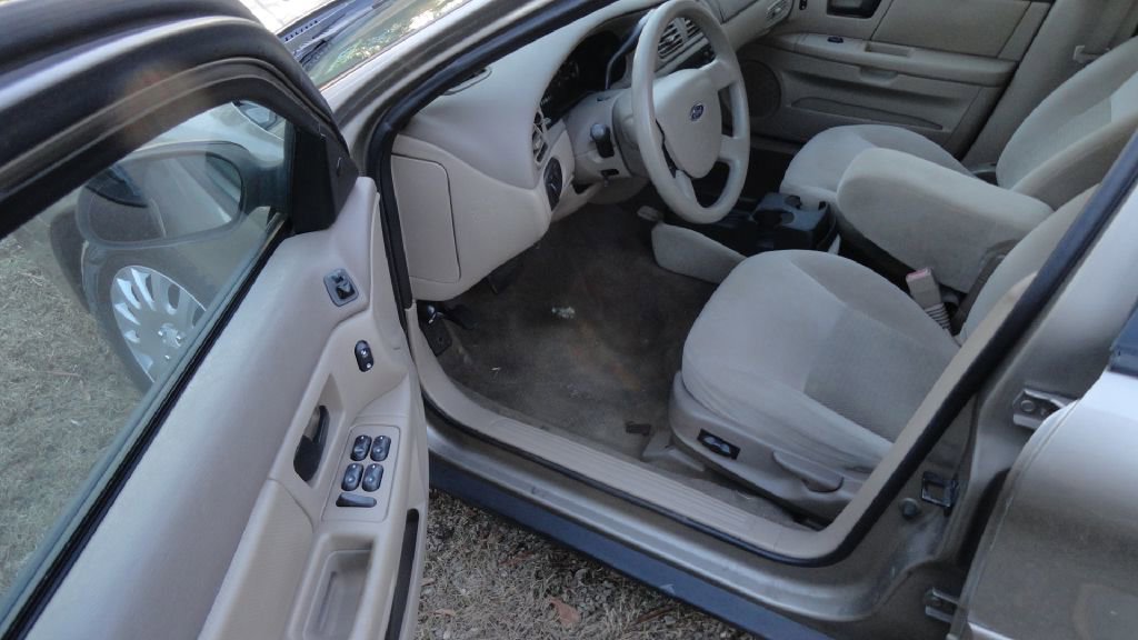 Used 2004 Ford Taurus SE image 9