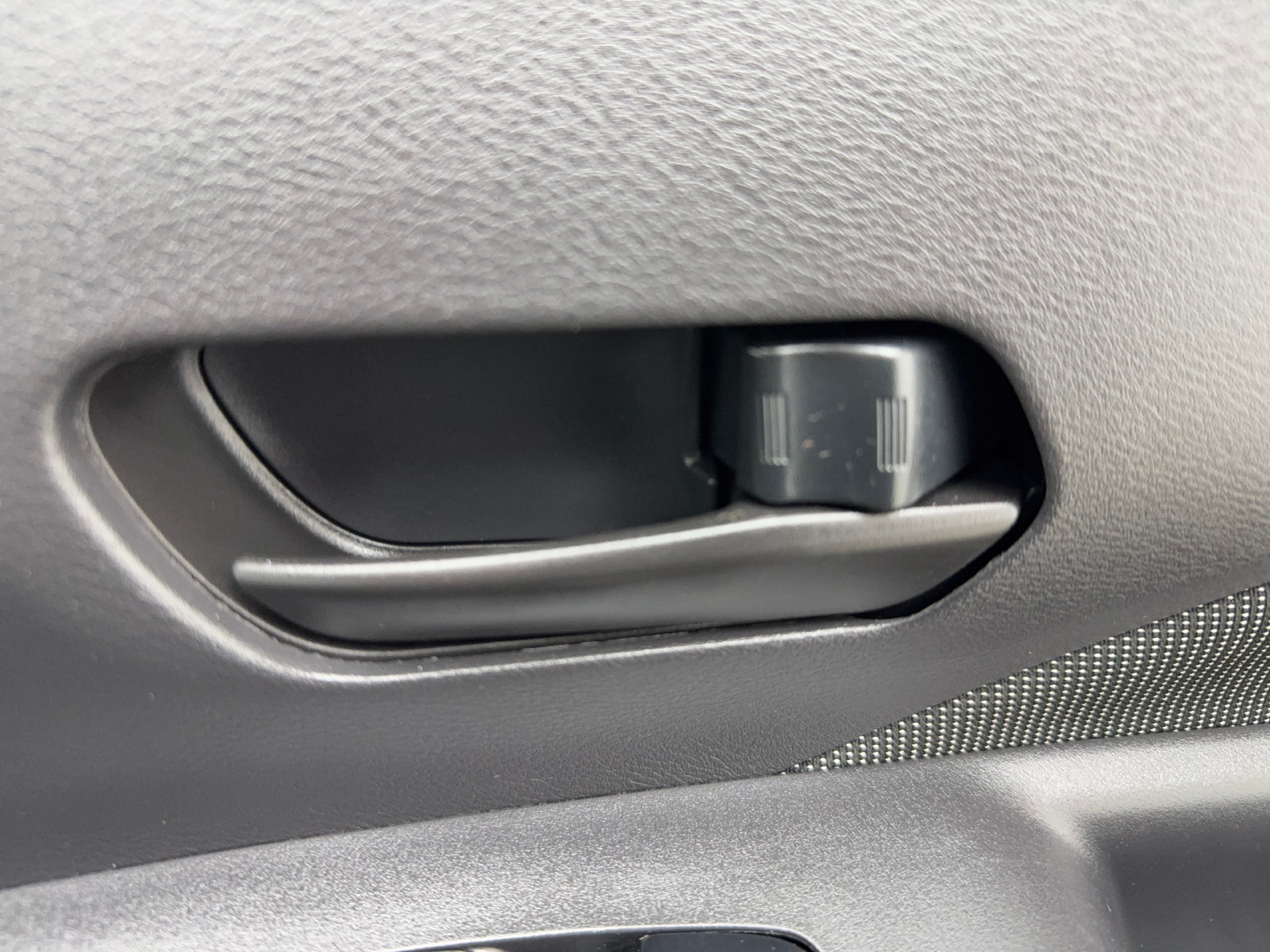 Used 2020 Nissan Kicks S FWD image 34