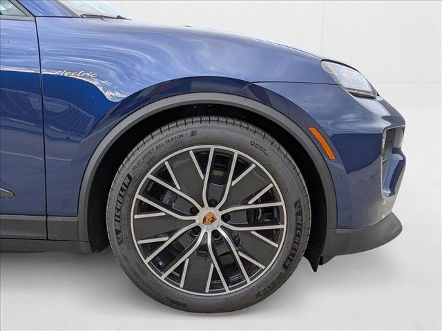 New 2024 Porsche Macan 4 Electric image 11