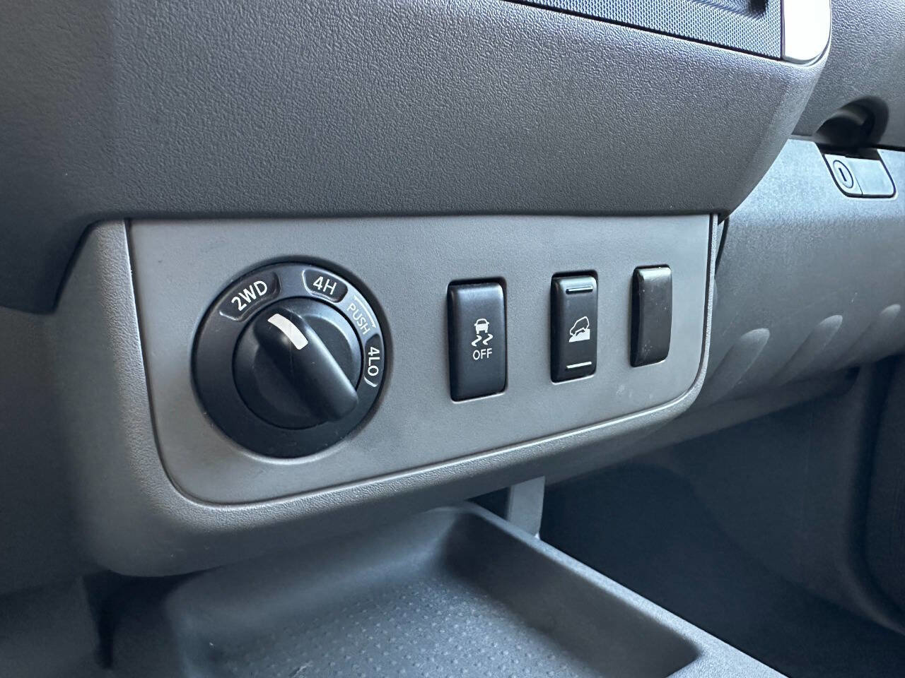 Used 2012 Nissan Frontier SV w/ Sport Appearance Pkg image 38