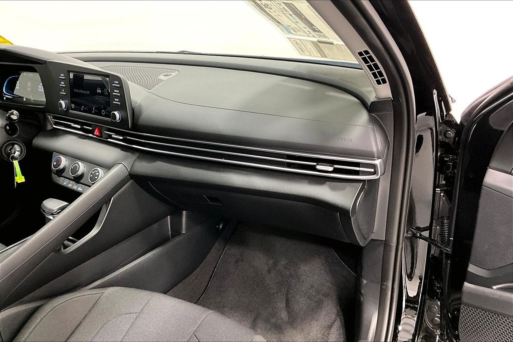 New 2026 Hyundai Elantra SE FWD image 9