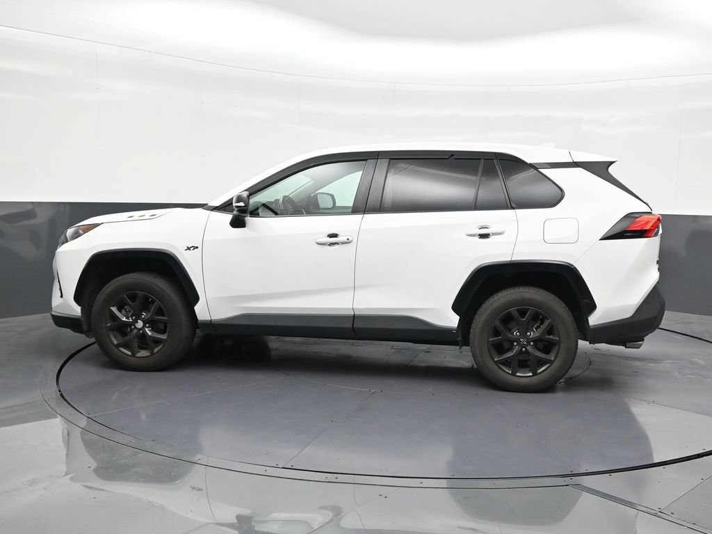 Used 2022 Toyota RAV4 LE FWD image 2