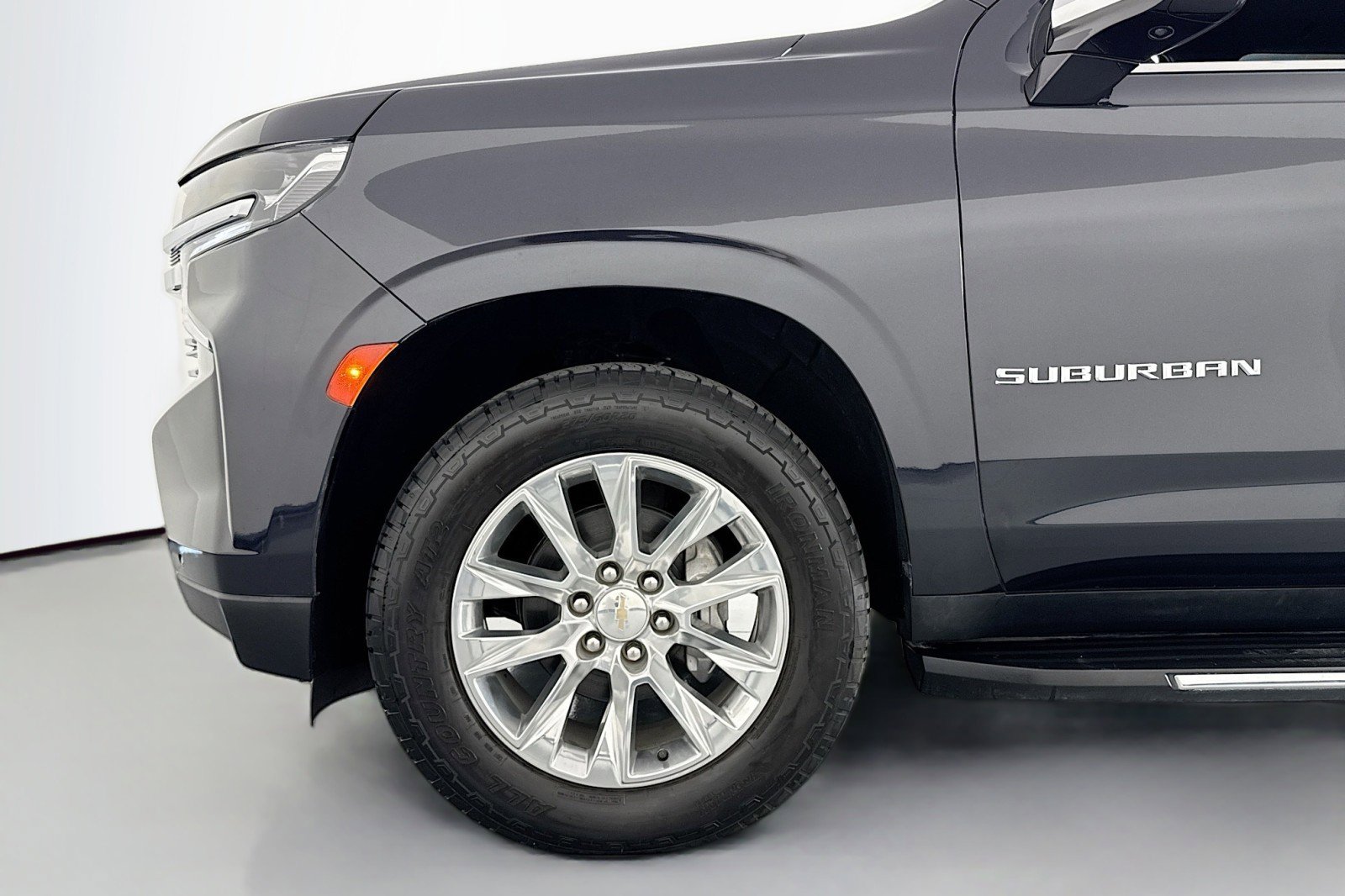 Used 2023 Chevrolet Suburban Premier image 10