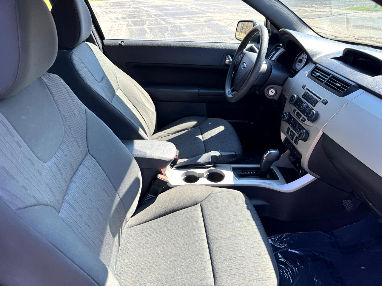 Used 2009 Ford Focus SE image 28