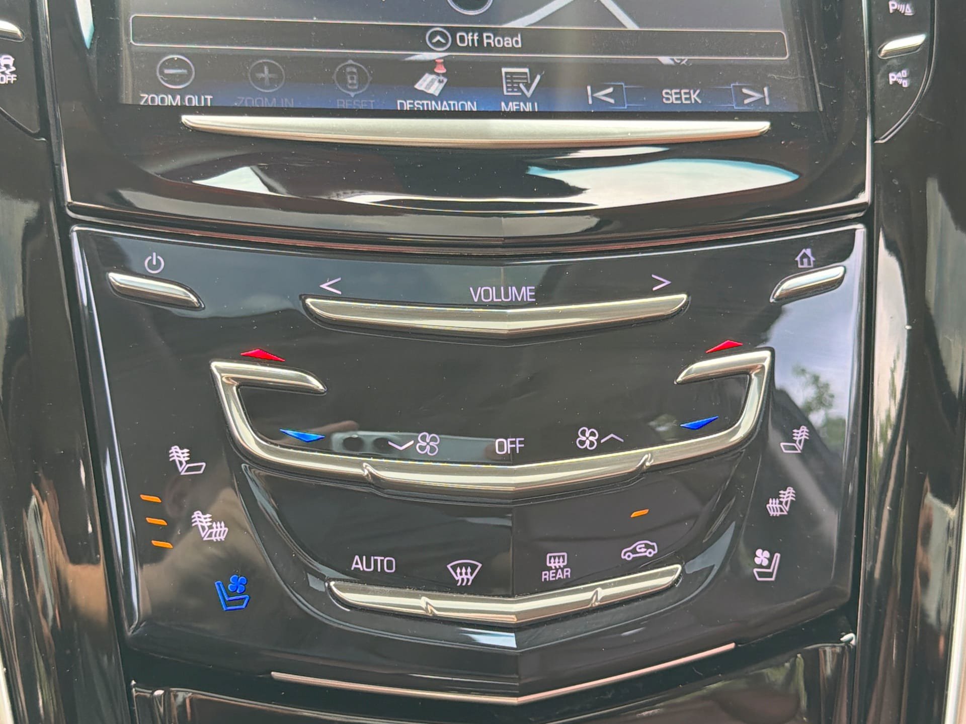 Used 2019 Cadillac Escalade ESV Premium Luxury RWD image 17