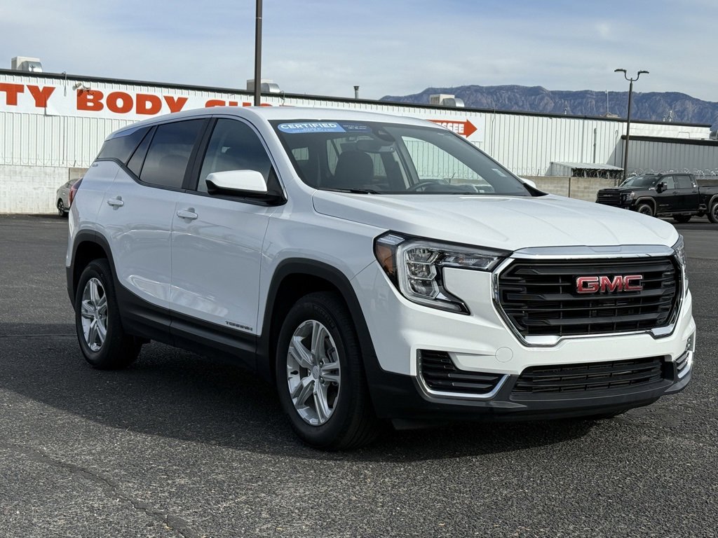 Used 2023 GMC Terrain SLE FWD image 1
