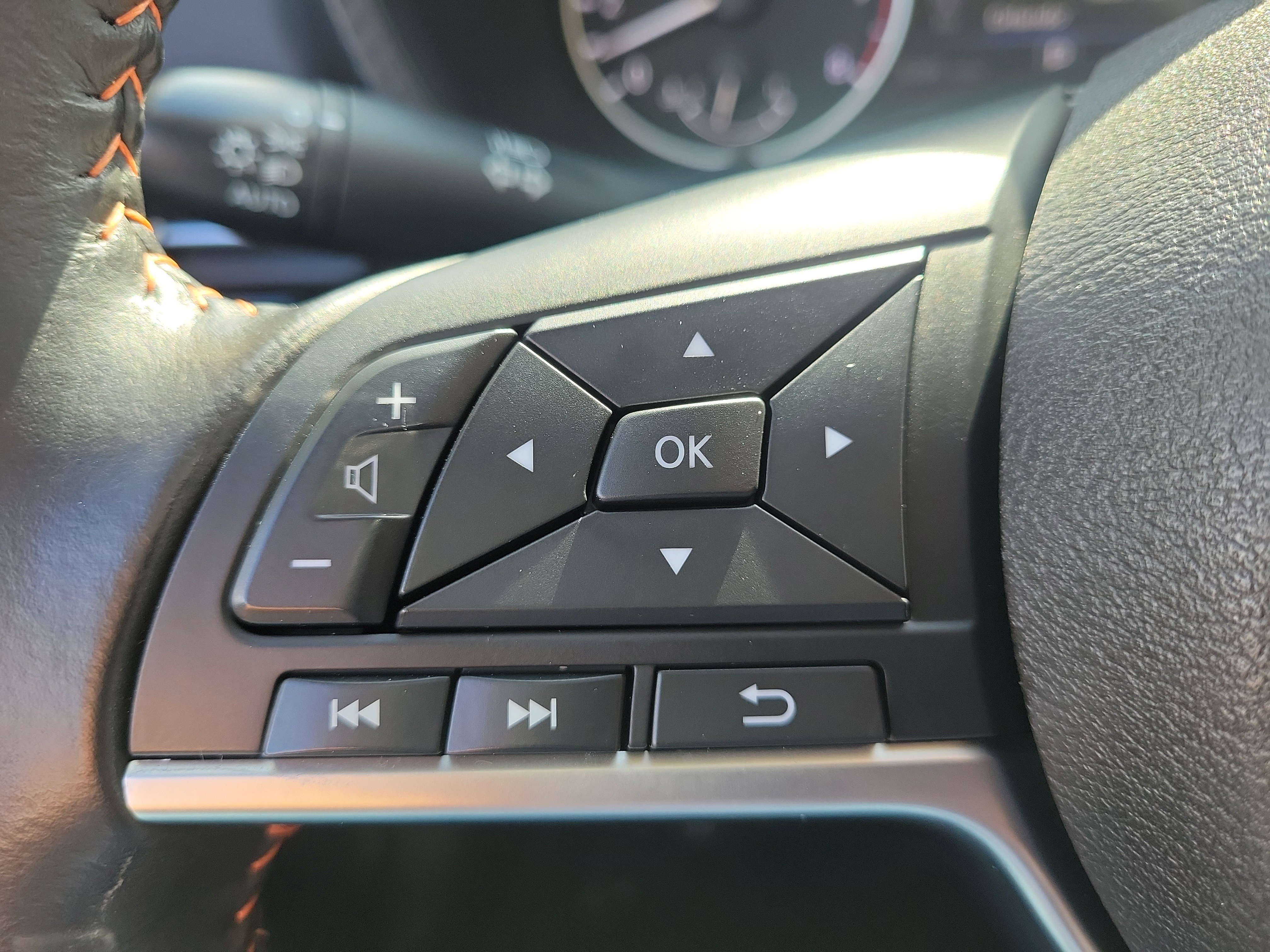 Certified 2024 Nissan Sentra SR FWD image 22