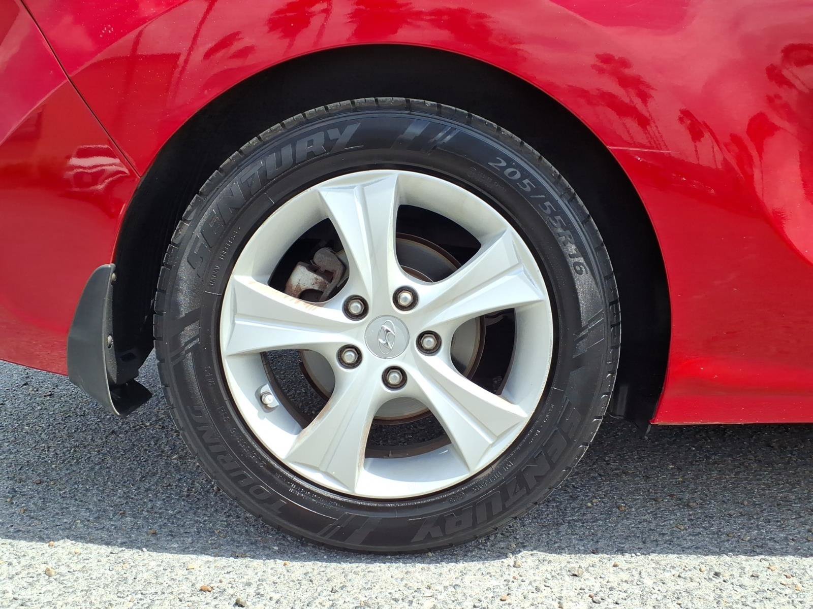 Used 2013 Hyundai Elantra FWD image 25