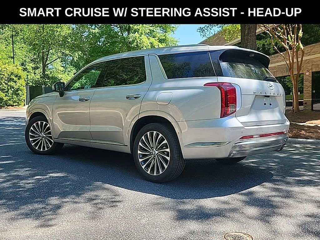 Used 2025 Hyundai Palisade Calligraphy FWD image 3